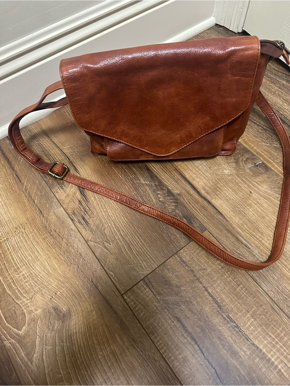 Women's Rustic Tan Leather Crossbody Bag -